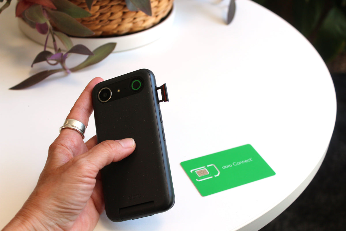 How to insert the SIM card and SD card on the Doro Aurora A10/A20 models.